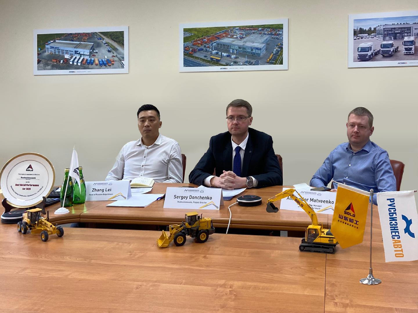 Изображение к статье «Компания «Русбизнесавто» стала лучшим дилером завода SDLG в мире по итогам 2021 года!»
