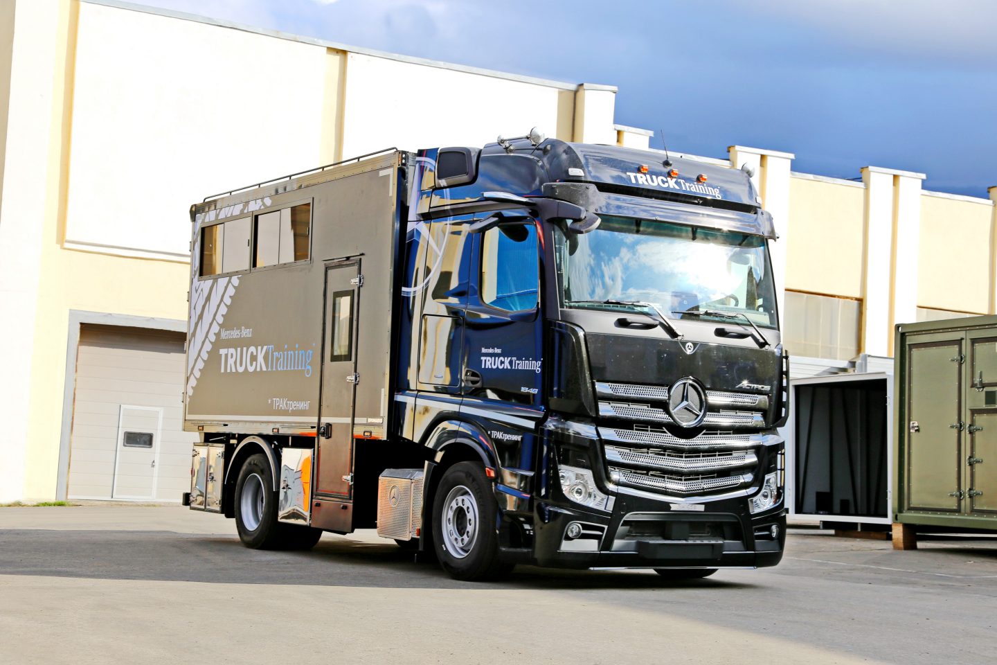 Изображение к статье «Передвижной учебный класс на шасси Mercedes-Benz Actros 1848L»