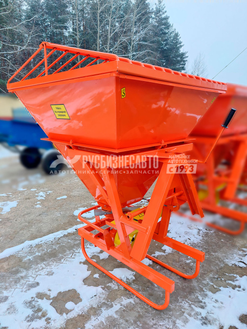 Купить Разбрасыватель песка А-116-01 (навесной) в компании Русбизнесавто - изображение 1