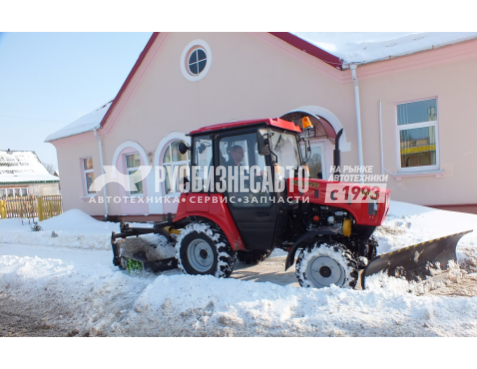 Купить Машина уборочно-погрузочная "Беларус-320-Ч.4 МУП" (Коммунальный отвал+щетка) в компании Русбизнесавто - изображение 1